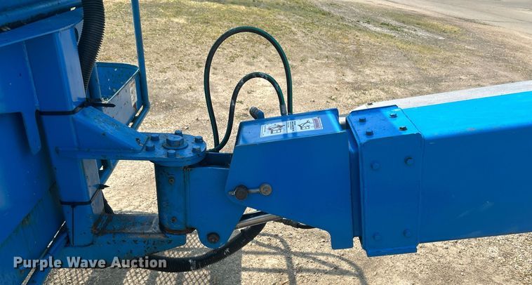image for item DR4716 2000 Genie S-40  boom lift