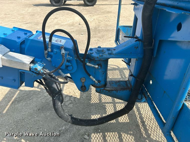 image for item DR4716 2000 Genie S-40  boom lift