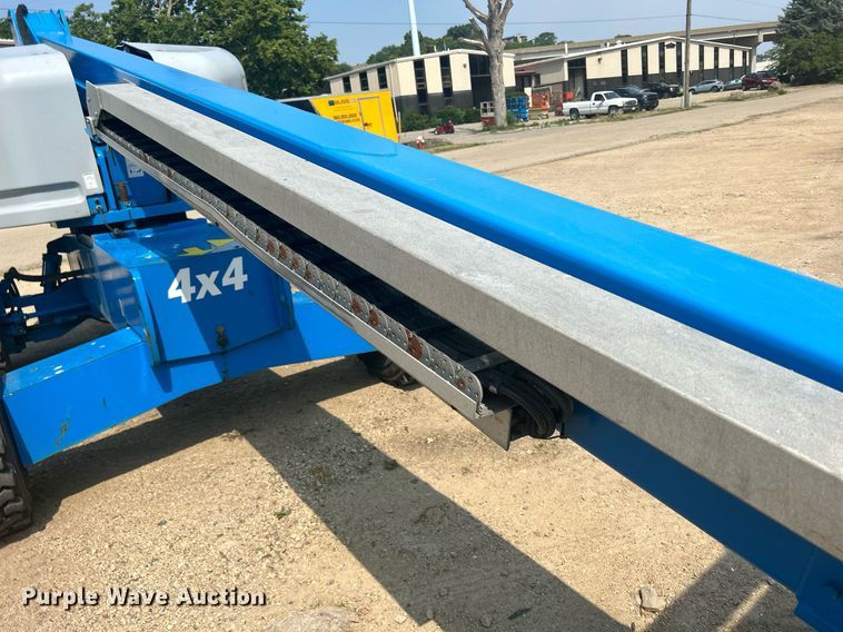 image for item DR4716 2000 Genie S-40  boom lift