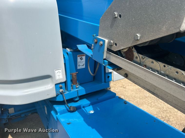 image for item DR4716 2000 Genie S-40  boom lift