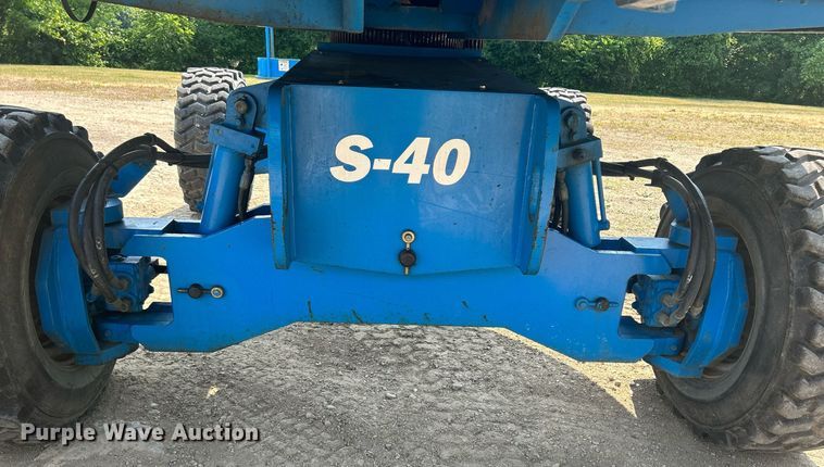 image for item DR4716 2000 Genie S-40  boom lift