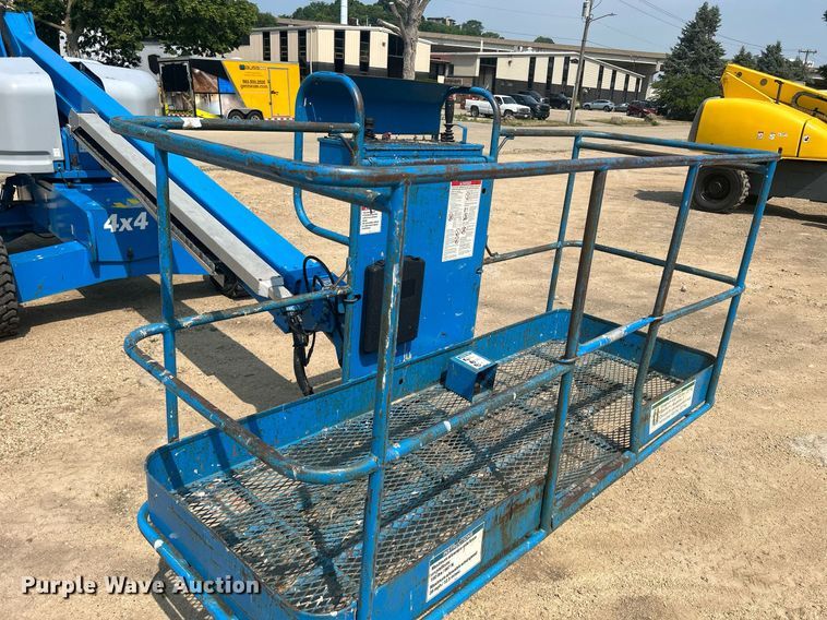 image for item DR4716 2000 Genie S-40  boom lift