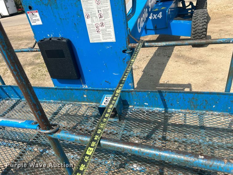 image for item DR4716 2000 Genie S-40  boom lift