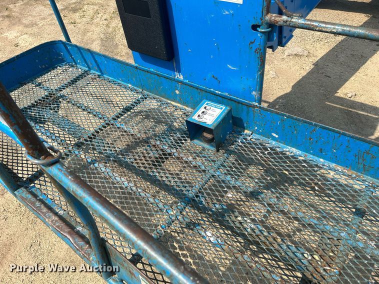 image for item DR4716 2000 Genie S-40  boom lift