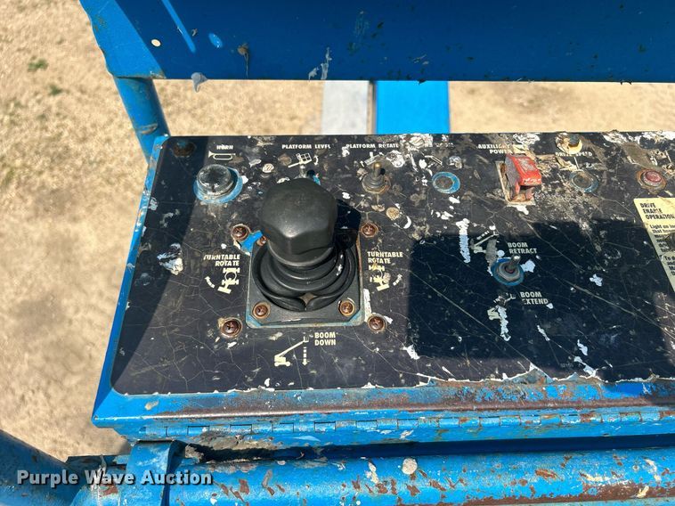 image for item DR4716 2000 Genie S-40  boom lift