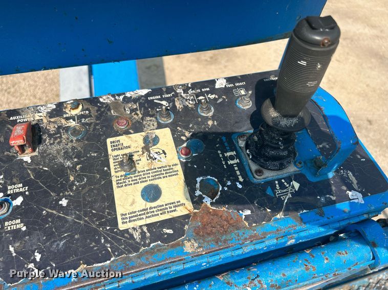 image for item DR4716 2000 Genie S-40  boom lift