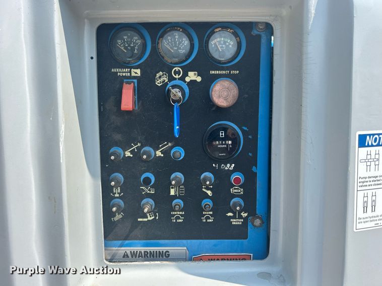 image for item DR4716 2000 Genie S-40  boom lift