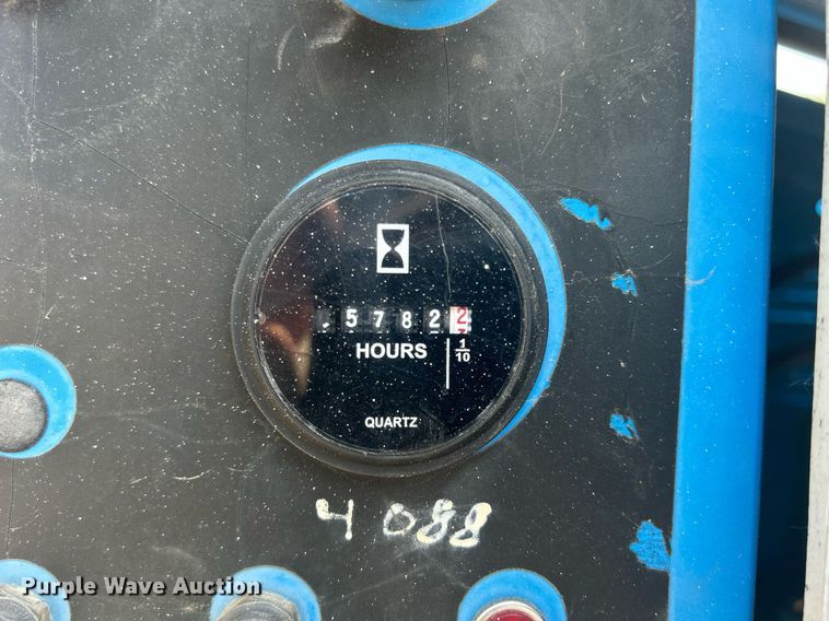 image for item DR4716 2000 Genie S-40  boom lift