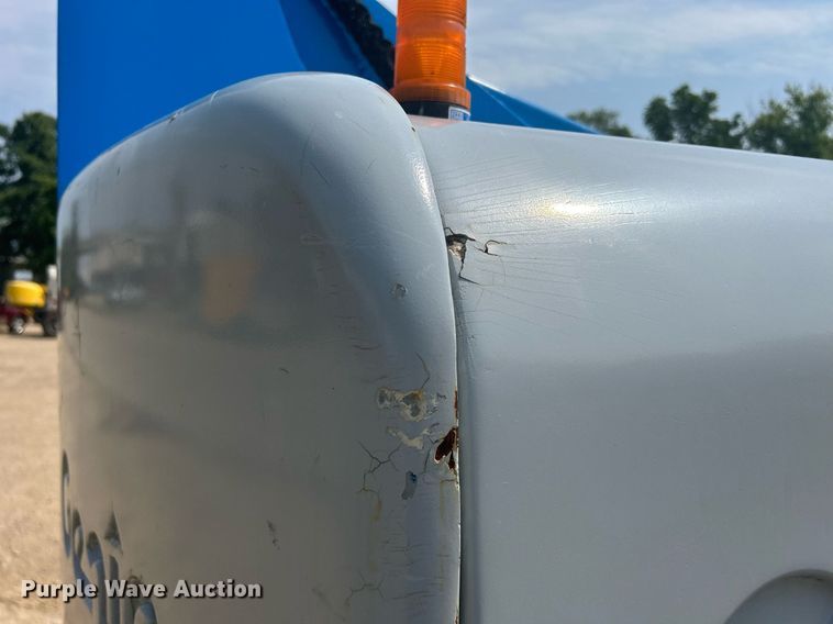 image for item DR4716 2000 Genie S-40  boom lift