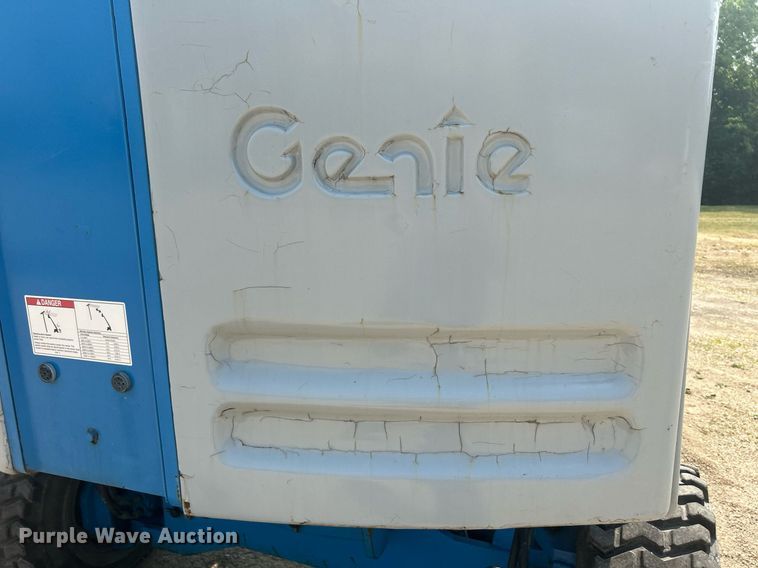image for item DR4716 2000 Genie S-40  boom lift