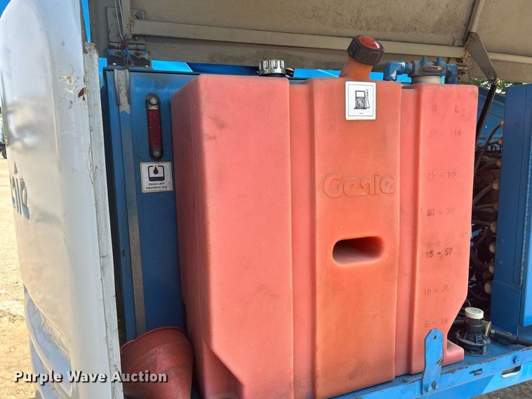 image for item DR4716 2000 Genie S-40  boom lift