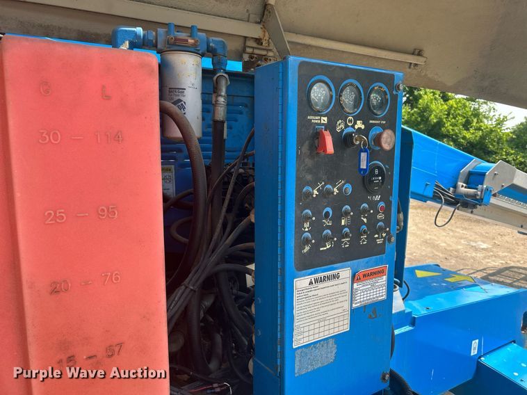 image for item DR4716 2000 Genie S-40  boom lift