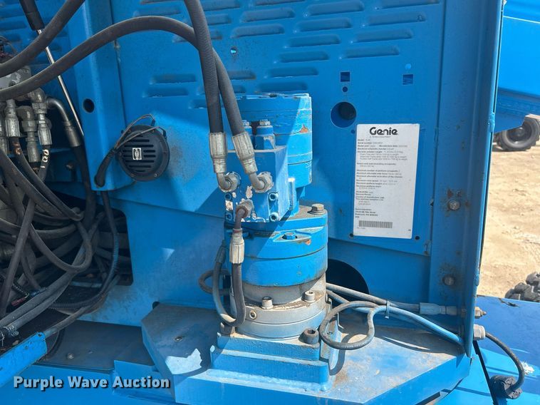 image for item DR4716 2000 Genie S-40  boom lift