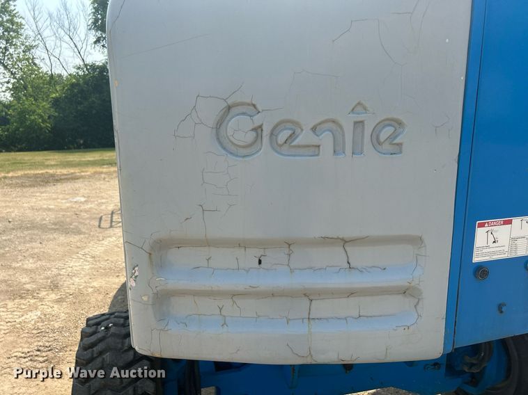 image for item DR4716 2000 Genie S-40  boom lift