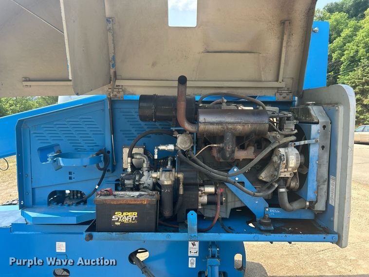 image for item DR4716 2000 Genie S-40  boom lift