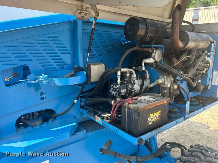 image for item DR4716 2000 Genie S-40  boom lift