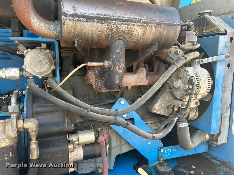 image for item DR4716 2000 Genie S-40  boom lift