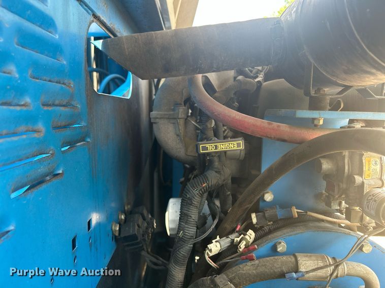 image for item DR4716 2000 Genie S-40  boom lift