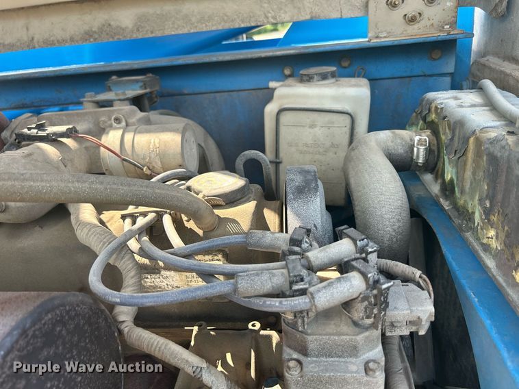 image for item DR4716 2000 Genie S-40  boom lift