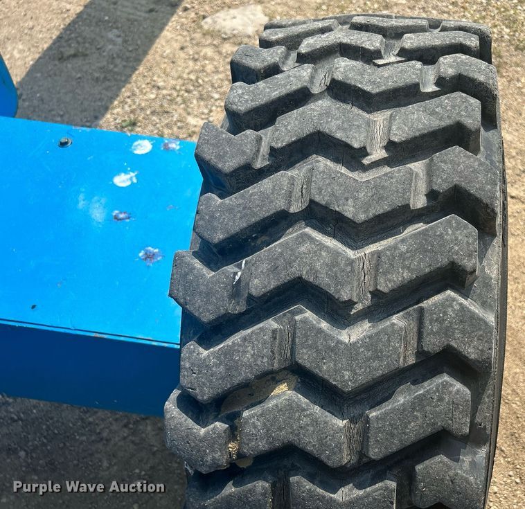 image for item DR4716 2000 Genie S-40  boom lift