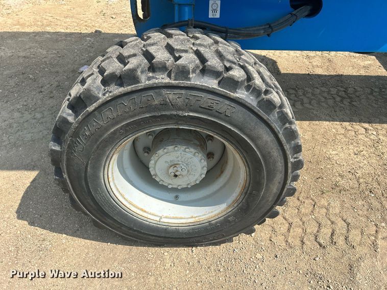 image for item DR4716 2000 Genie S-40  boom lift