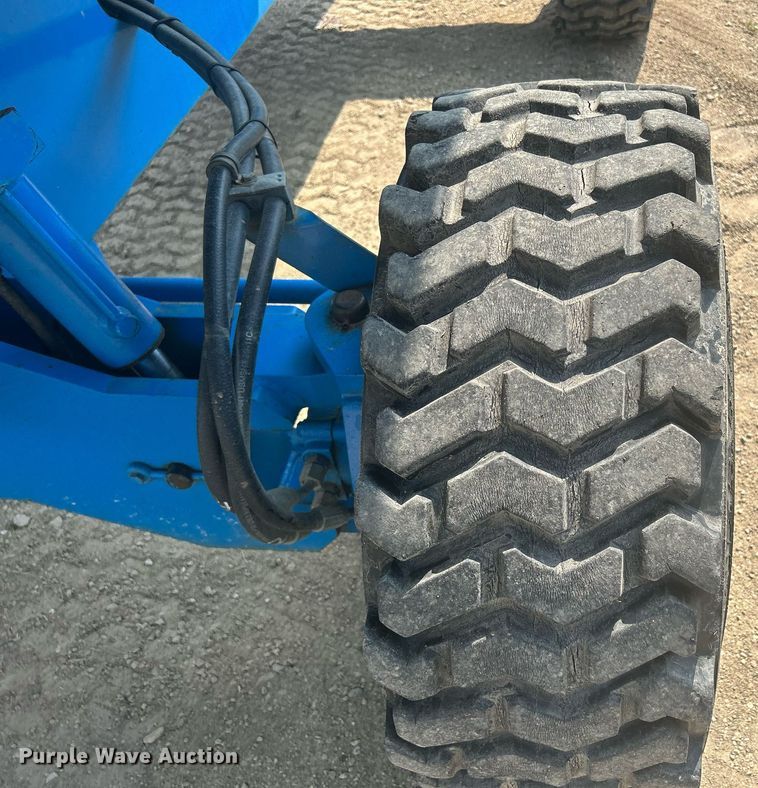 image for item DR4716 2000 Genie S-40  boom lift