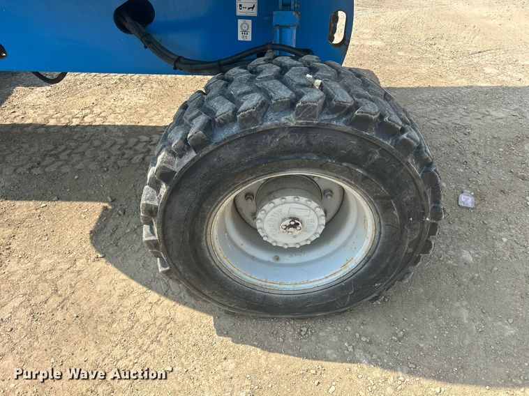 image for item DR4716 2000 Genie S-40  boom lift