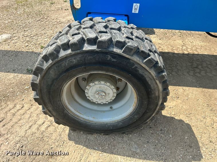 image for item DR4716 2000 Genie S-40  boom lift