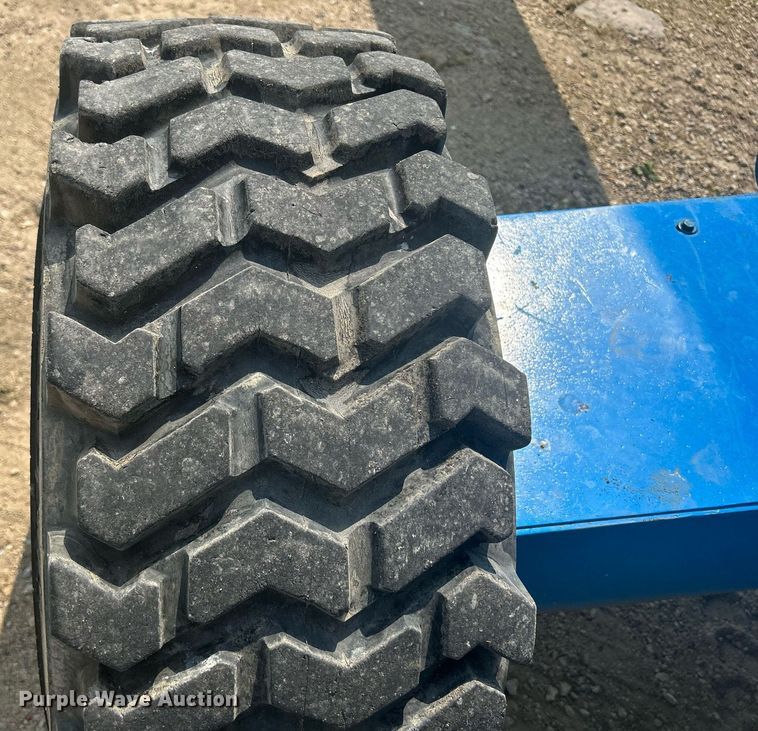 image for item DR4716 2000 Genie S-40  boom lift