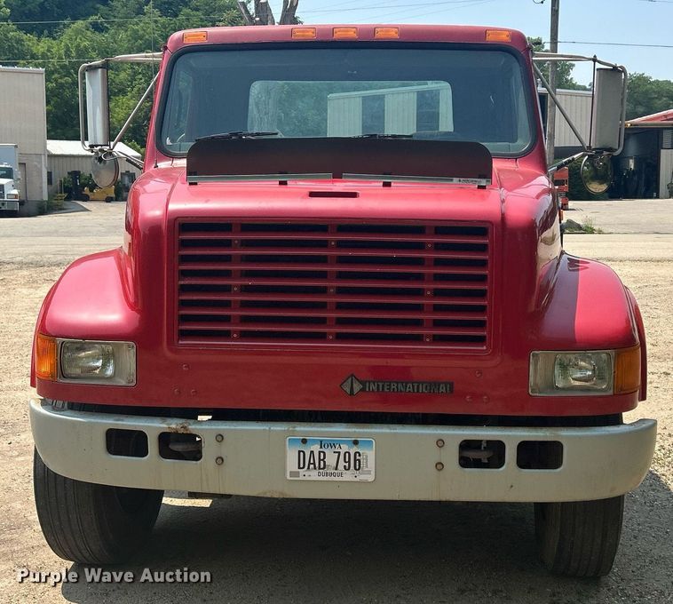 image for item DR4717 1999 International 4700  truck cab and chassis