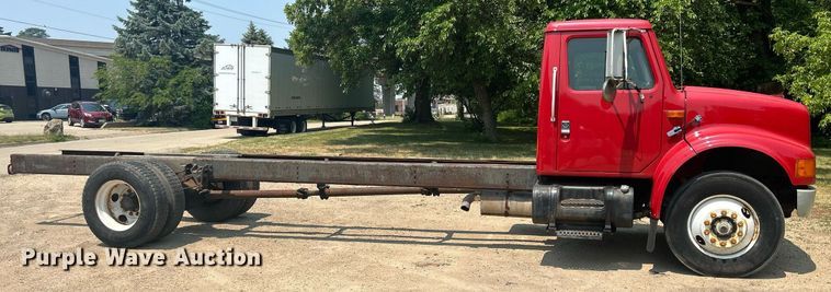 image for item DR4717 1999 International 4700  truck cab and chassis