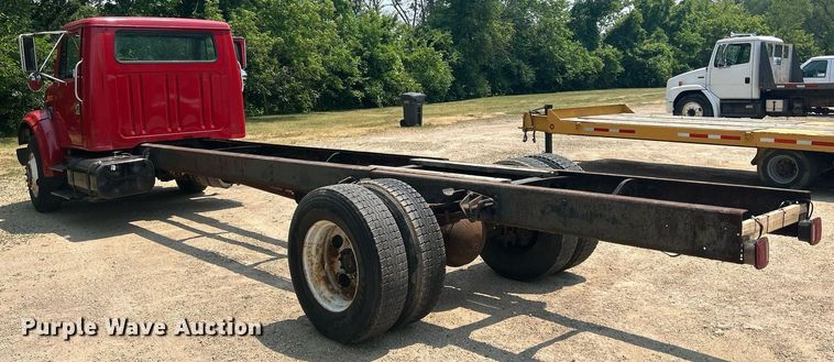 image for item DR4717 1999 International 4700  truck cab and chassis