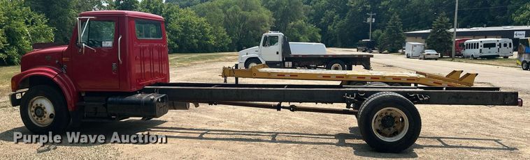 image for item DR4717 1999 International 4700  truck cab and chassis