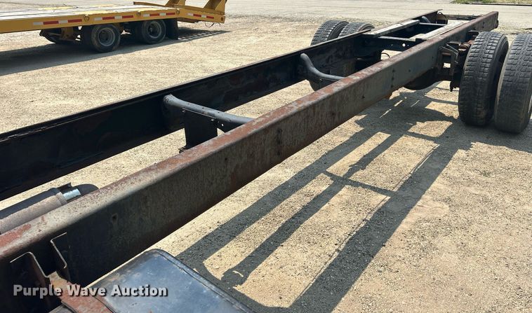 image for item DR4717 1999 International 4700  truck cab and chassis