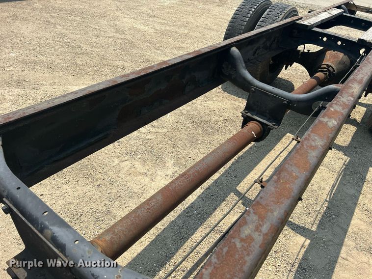 image for item DR4717 1999 International 4700  truck cab and chassis