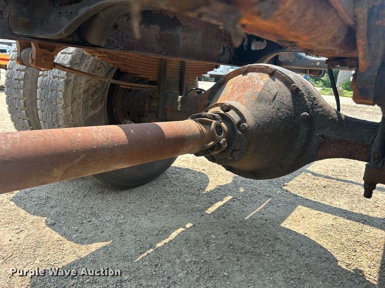 image for item DR4717 1999 International 4700  truck cab and chassis