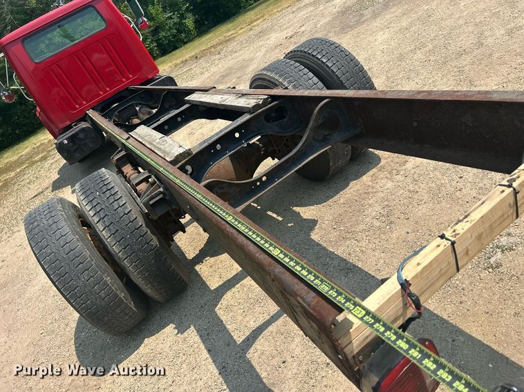 image for item DR4717 1999 International 4700  truck cab and chassis