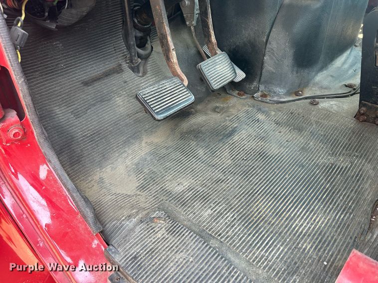 image for item DR4717 1999 International 4700  truck cab and chassis