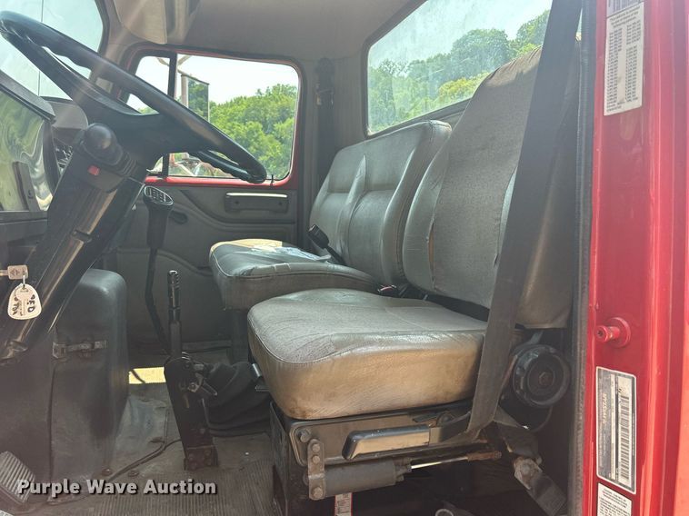 image for item DR4717 1999 International 4700  truck cab and chassis