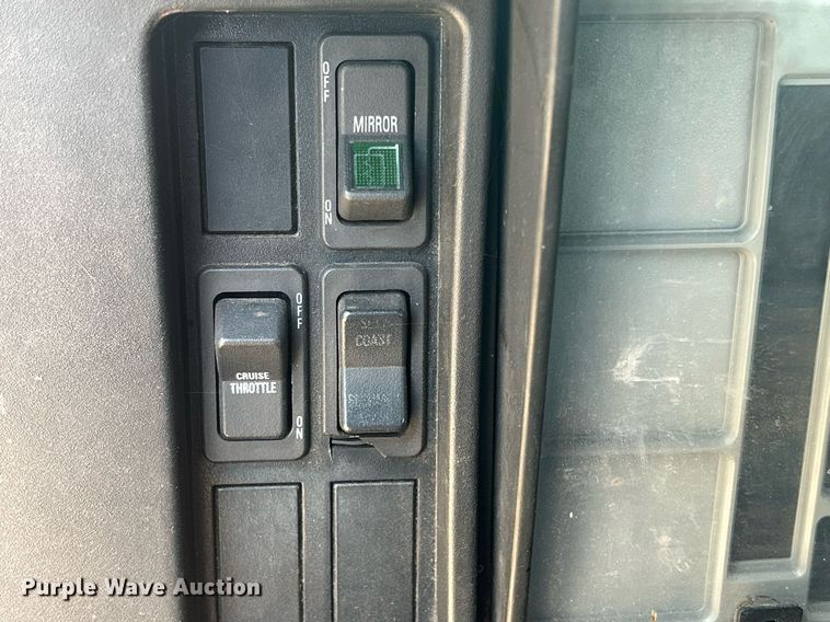 image for item DR4717 1999 International 4700  truck cab and chassis