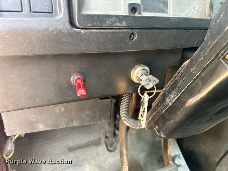 image for item DR4717 1999 International 4700  truck cab and chassis