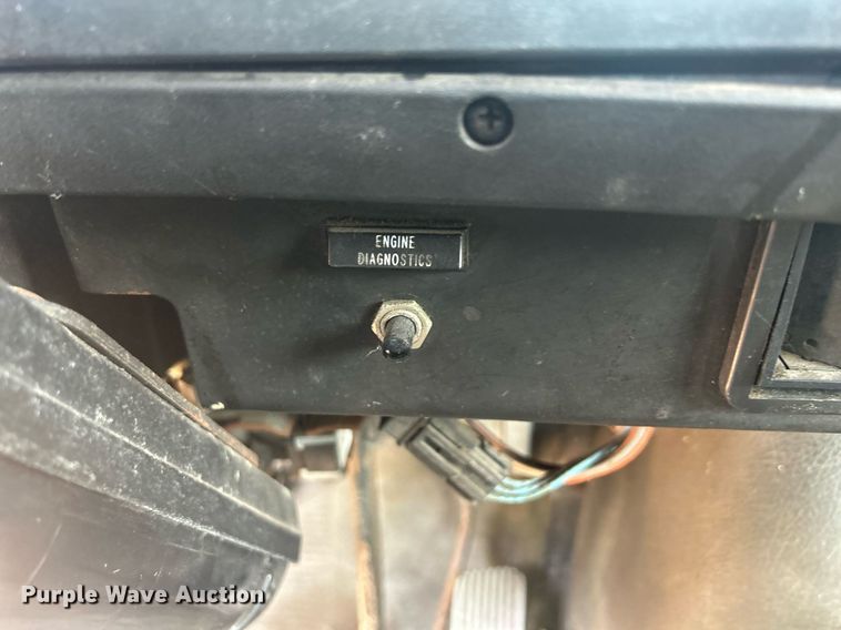 image for item DR4717 1999 International 4700  truck cab and chassis