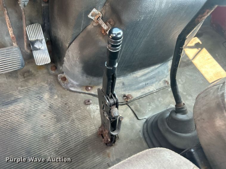 image for item DR4717 1999 International 4700  truck cab and chassis