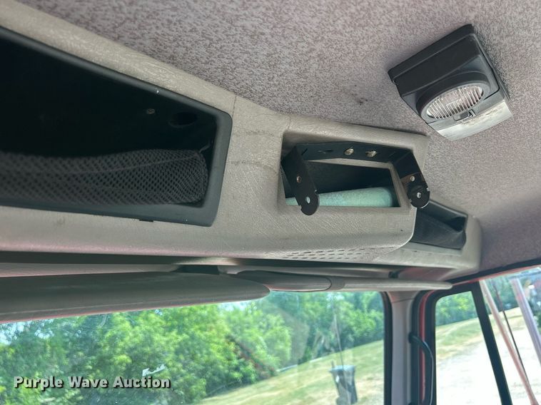 image for item DR4717 1999 International 4700  truck cab and chassis