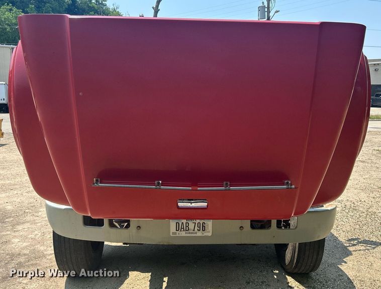 image for item DR4717 1999 International 4700  truck cab and chassis