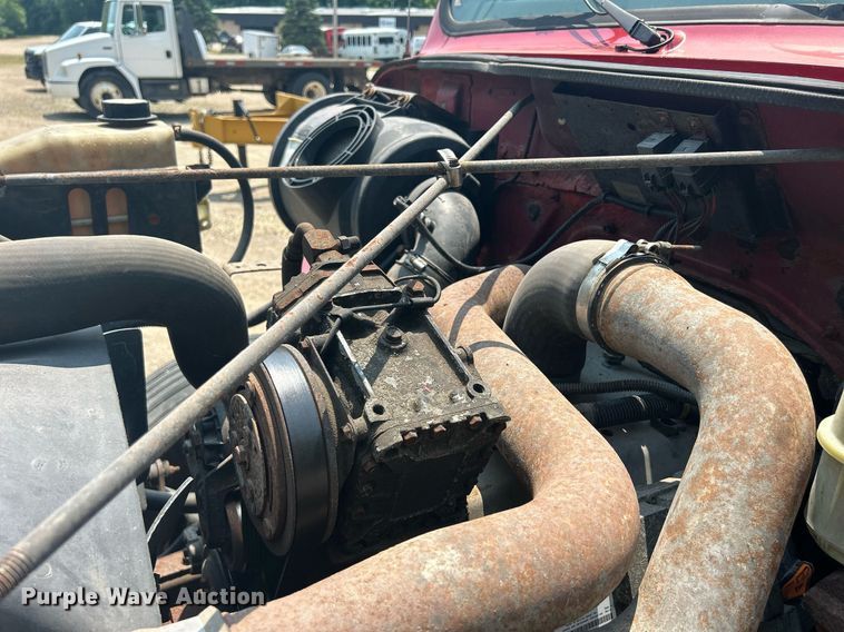 image for item DR4717 1999 International 4700  truck cab and chassis