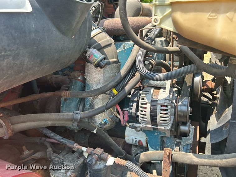 image for item DR4717 1999 International 4700  truck cab and chassis