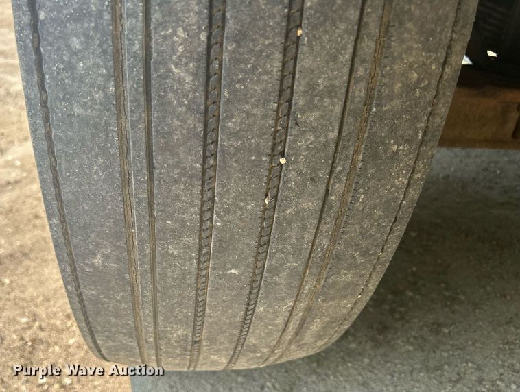 image for item DR4717 1999 International 4700  truck cab and chassis