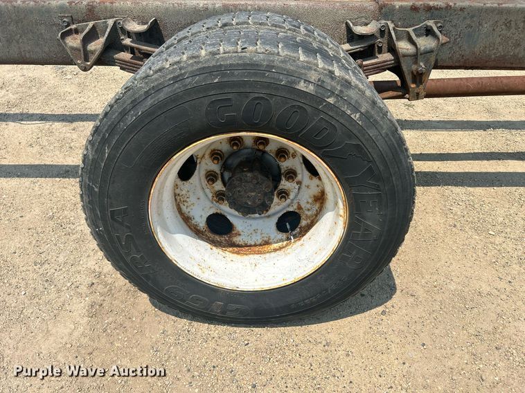 image for item DR4717 1999 International 4700  truck cab and chassis