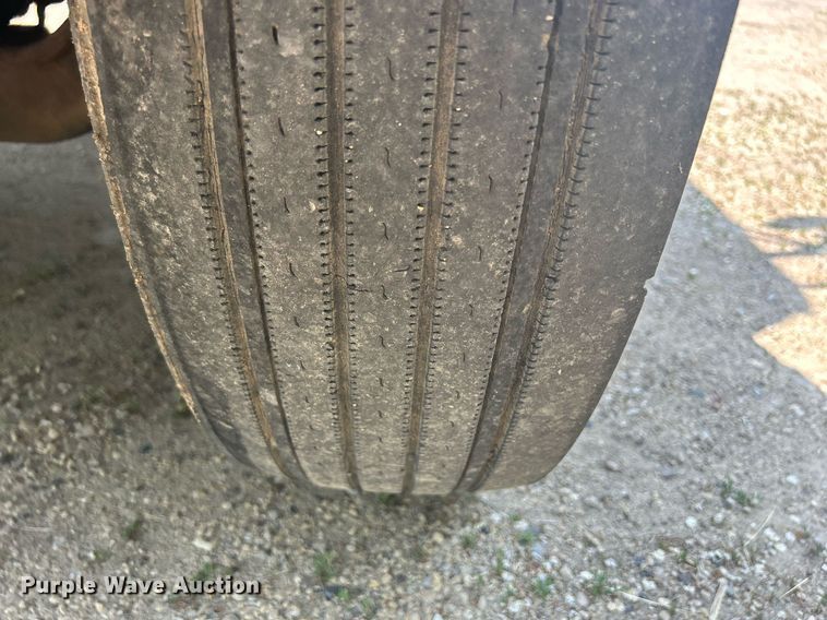 image for item DR4717 1999 International 4700  truck cab and chassis